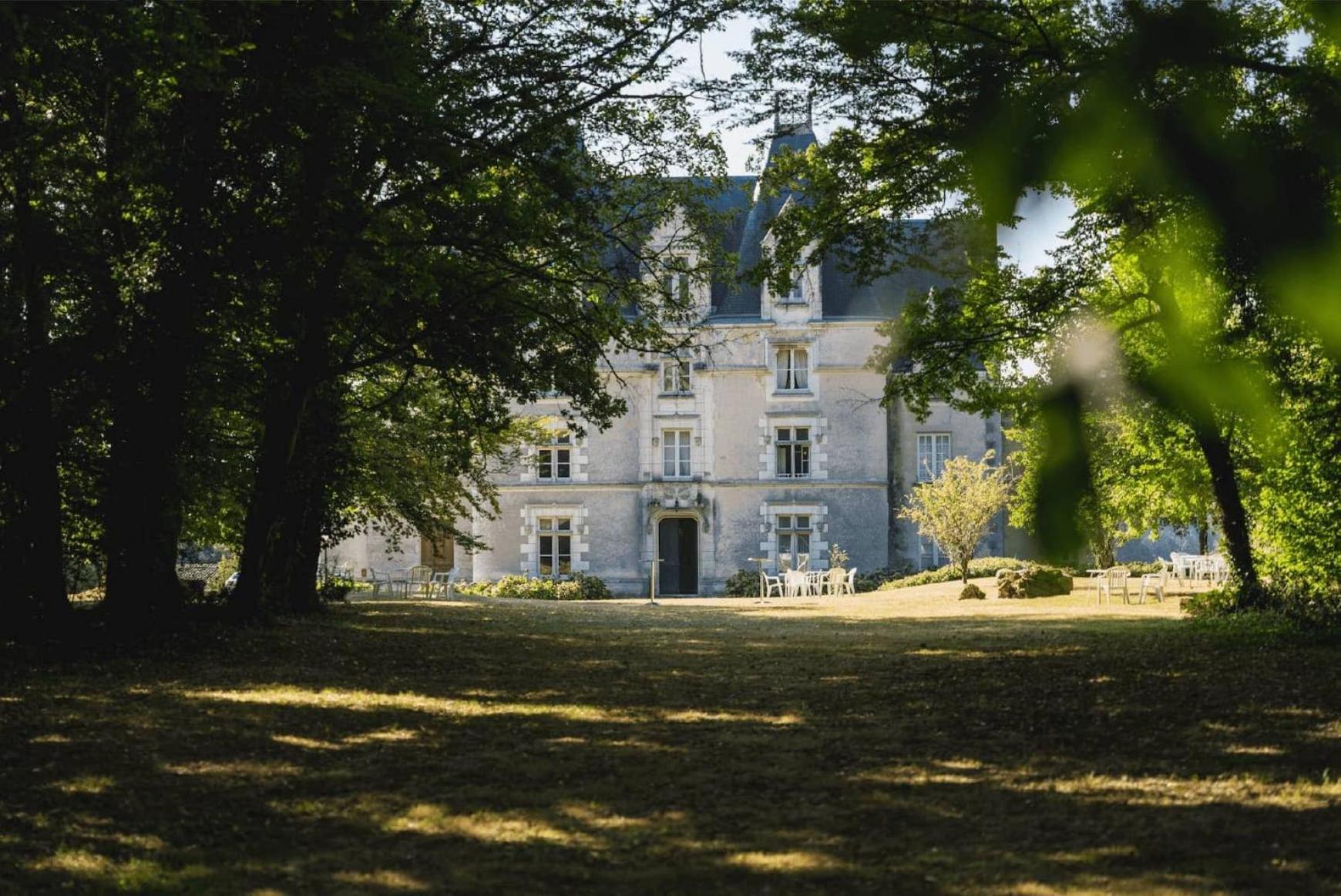 Hotel The Originals Château de Perigny Vouillé Exterior foto