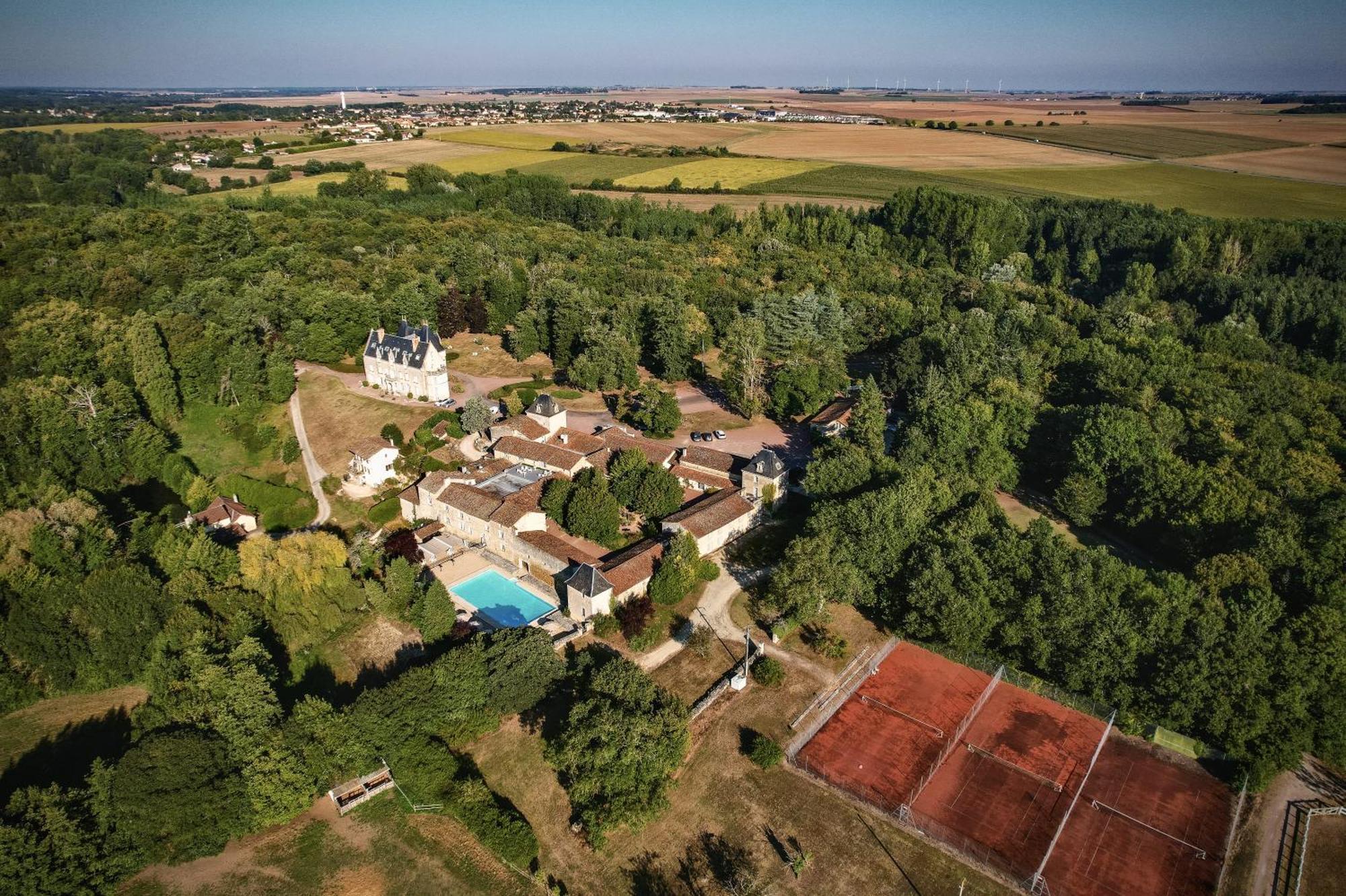 Hotel The Originals Château de Perigny Vouillé Exterior foto